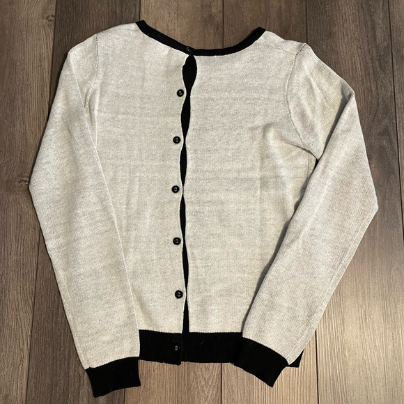 Gray Eiffel Tower Sweater - Picture 2 of 4